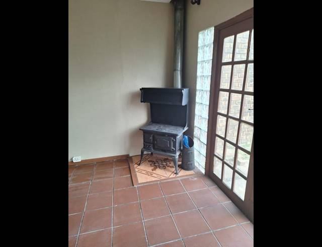 3 BEDROOM PROPERTY TO RENT IN VAN RIEBEECK PARK